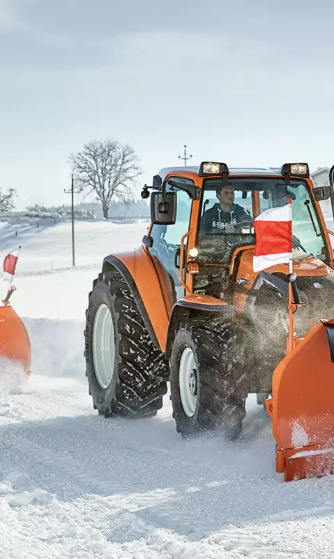 Chasse-neige, fraises à neige et épandeurs pour les professionnels de  l'hiver